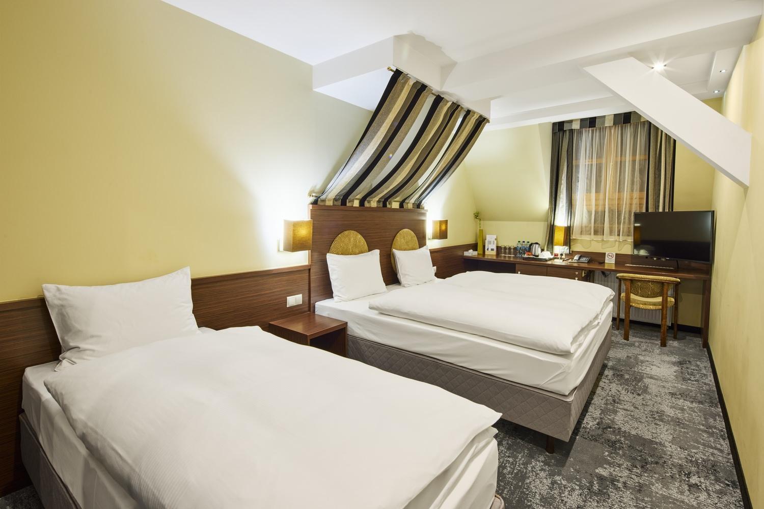 Hotel Na Półboru Sieradz Exterior foto